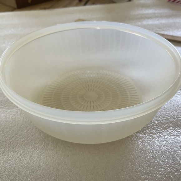 Tupperware Vintage Colander Strainer Base Bowl 10" - Picture 2 of 5
